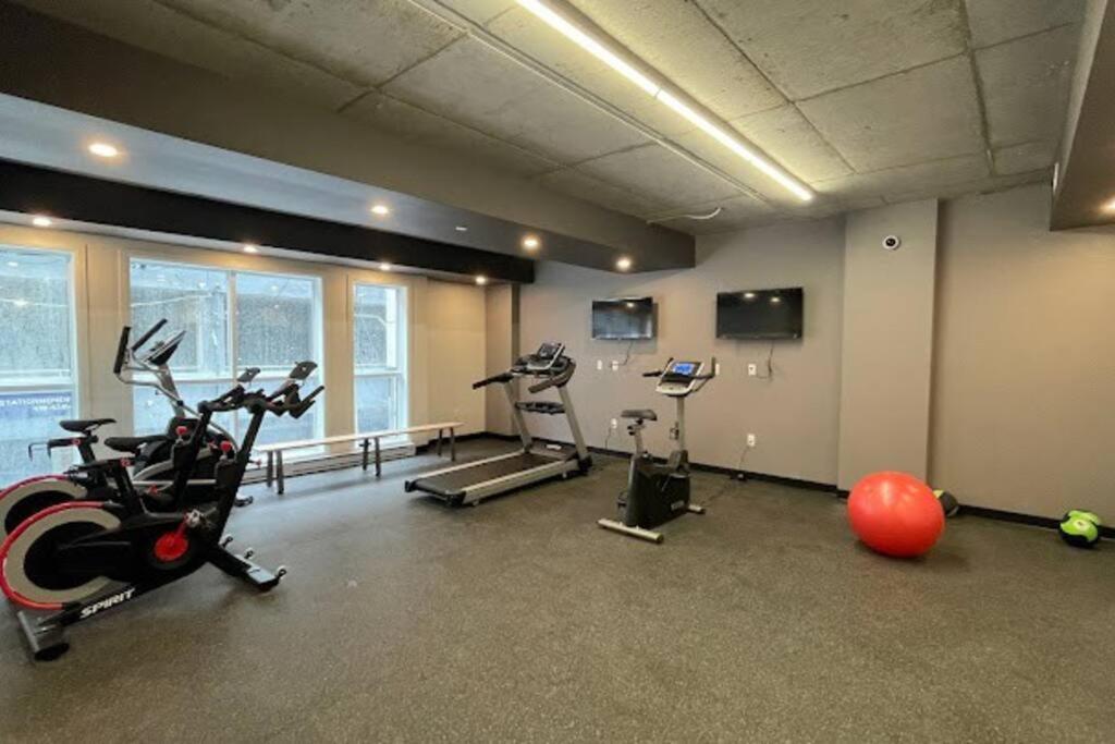 Condo Chic, Centre-Ville Piscine, Terrasse, Gym Québec Exteriör bild